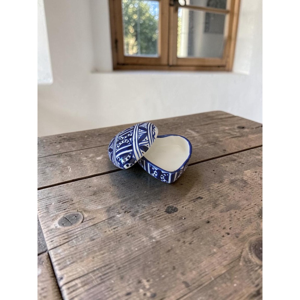 Vintage Heart Delft Ceramic Trinket Box - Handpainted Blue & White